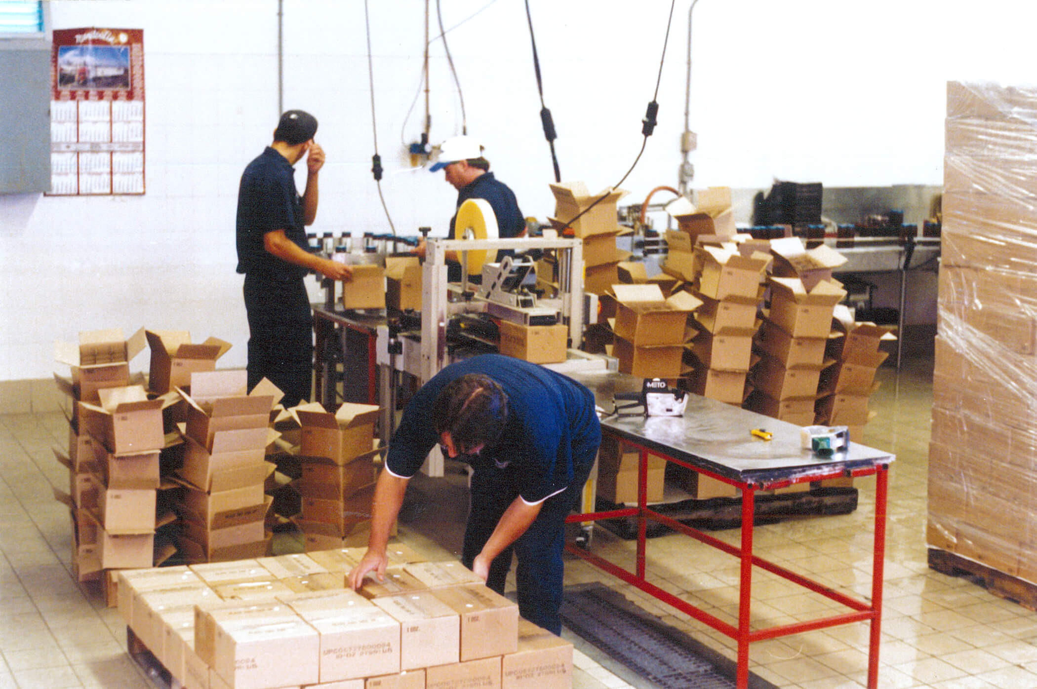 PalletizingbyHand_OldPlant